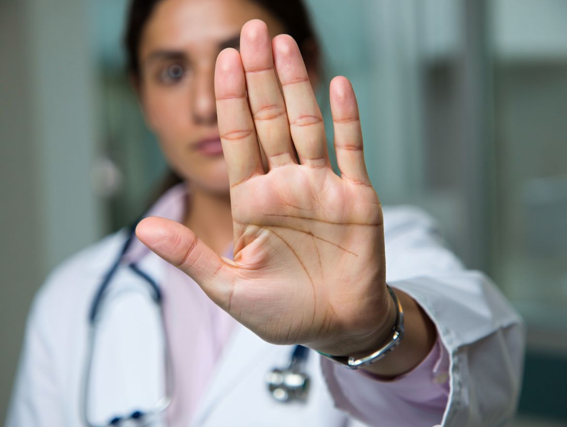 Врач что-то запрещает